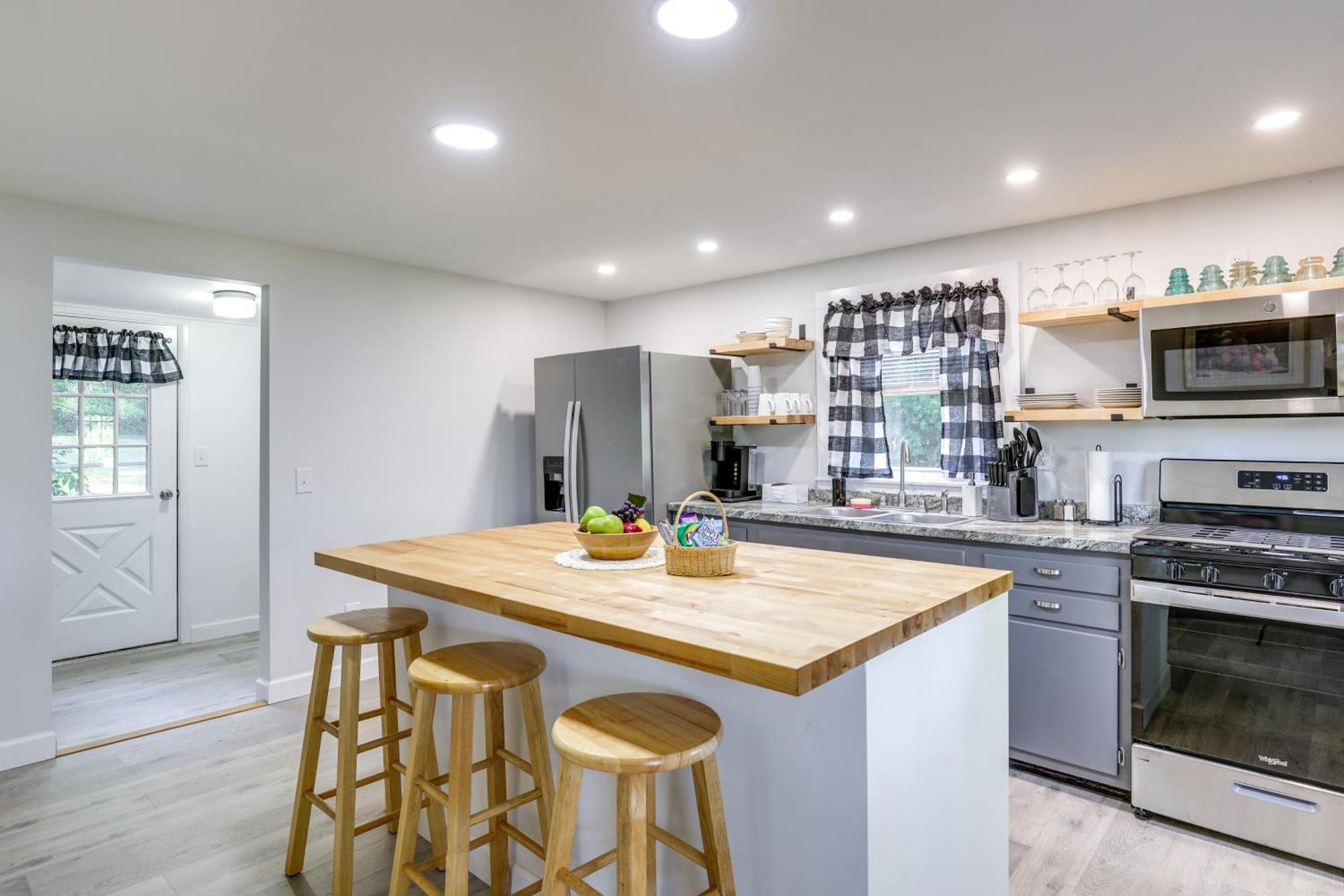 Charming Watkins Glen Home With Yard! Bagian luar foto
