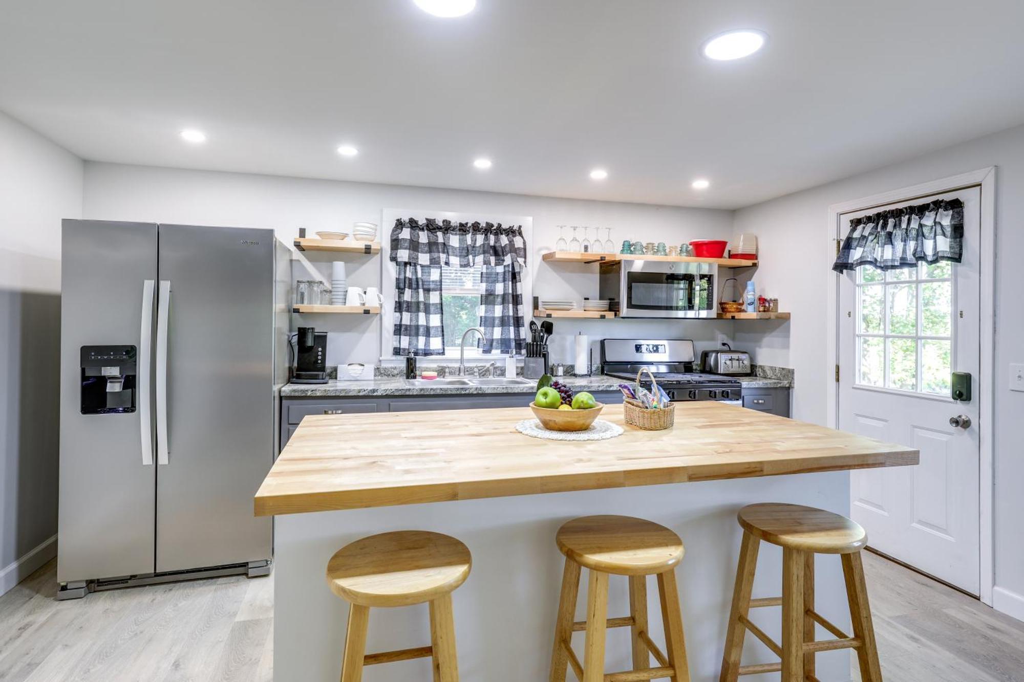 Charming Watkins Glen Home With Yard! Bagian luar foto